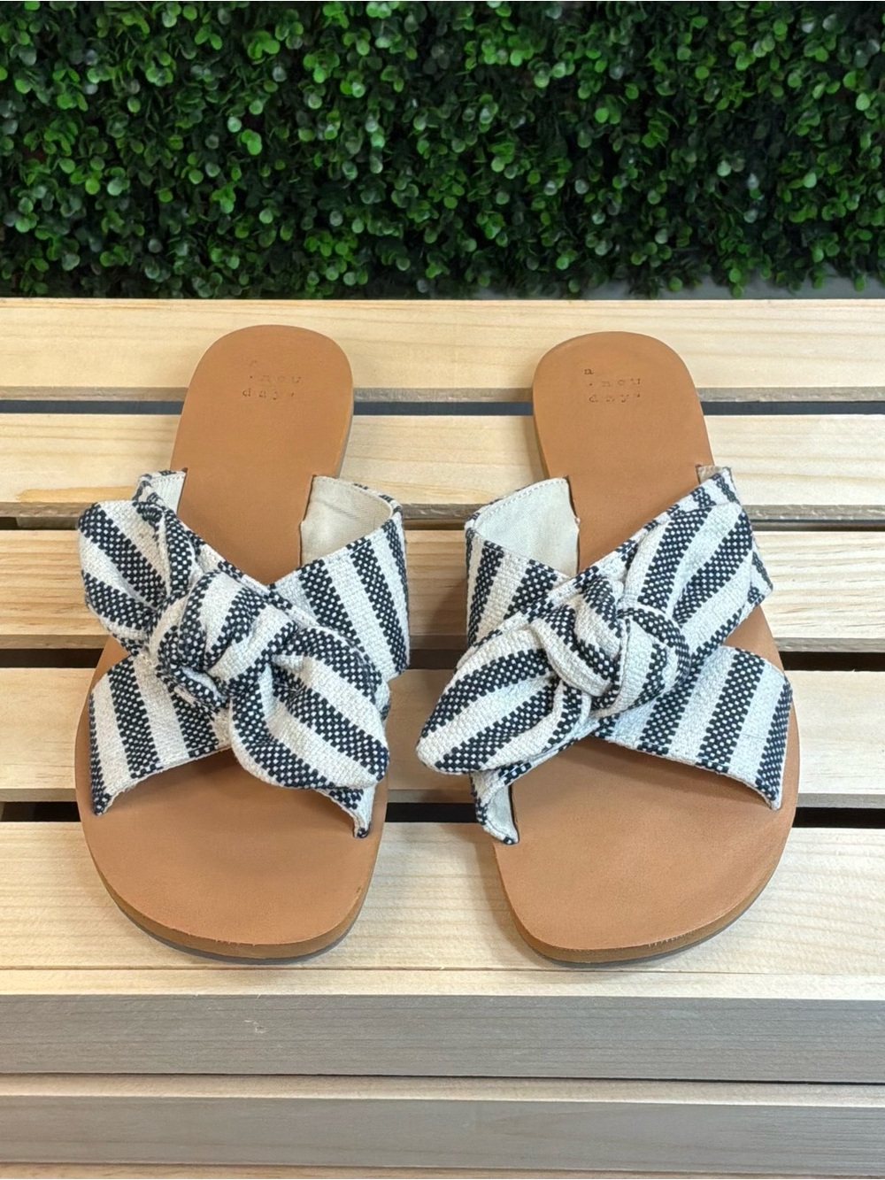A New Day Striped Navy and Cream Knot Slide Sandals Women’s 10 Nautical Summer